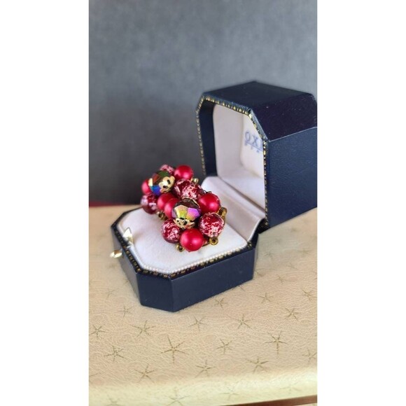 Hong Kong Beaded Clip-on Earrings - Picture 2 of 10